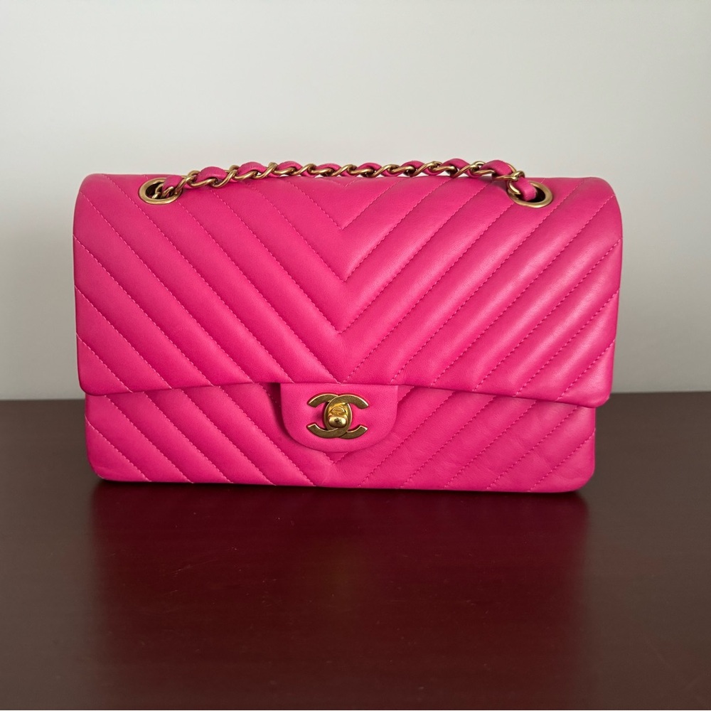 Chanel medium chevron with ghw